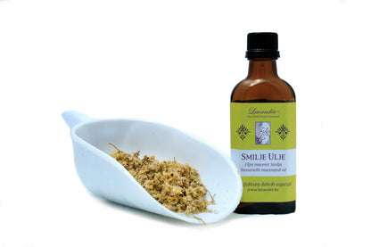 Immortelle macerate in olive oil